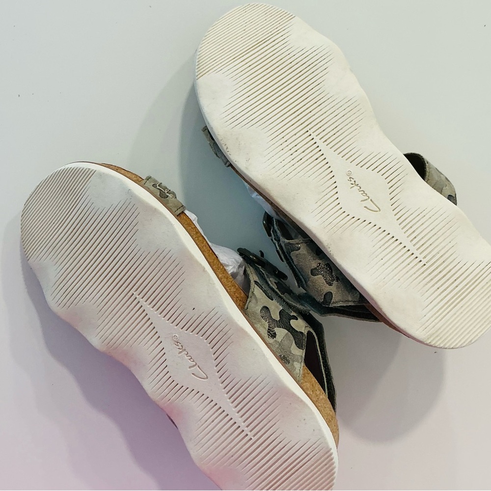 Clarks Camo Bryan Step Sandals Sz 5 - Picture 10 of 10